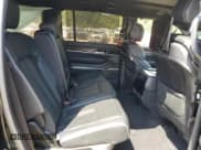 ✅ 2022 Jeep Grand Wagoneer Series II • VIN: 1C4SJVFJ5NS194152 • Lot: 64996304. Wystawiony na Copart z przebiegiem Nie podano. Bezpłatny archiwum sprzedaży aukcyjnych z USA i szczegółowy raport historii pojazdu na DreamBid. Zdjęcie 11.