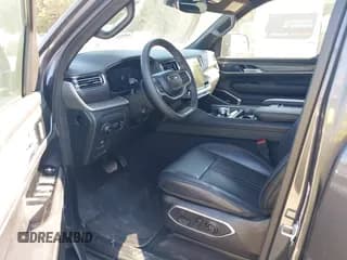 ✅ 2024 Jeep Wagoneer Series III • VIN: 1C4SJSDP5RS168209 • Lot: 43652752. Wystawiony na IAAI z przebiegiem 46 060 mil. Bezpłatny archiwum sprzedaży aukcyjnych z USA i szczegółowy raport historii pojazdu na DreamBid. Zdjęcie 5.