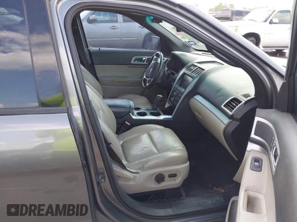 ✅ 2012 Ford Explorer XLT • VIN: 1FMHK7D87CGA72780 • Lot: 43766676. Wystawiony na IAAI z przebiegiem 255 552 mil. Bezpłatny archiwum sprzedaży aukcyjnych z USA i szczegółowy raport historii pojazdu na DreamBid. Zdjęcie 5.