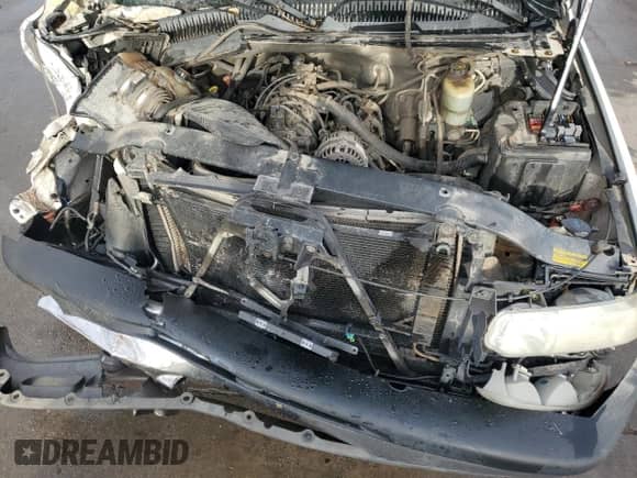 2001 Chevrolet Suburban LT z VIN 3GNGK26U31G110172, wystawiony jako Copart lot #87319114 z przebiegiem 131 035 mil mil oraz Szkoda całkowita • Salvage title. Historia ofert i sprzedaży dostępna na DreamBid. Obrazek 12.