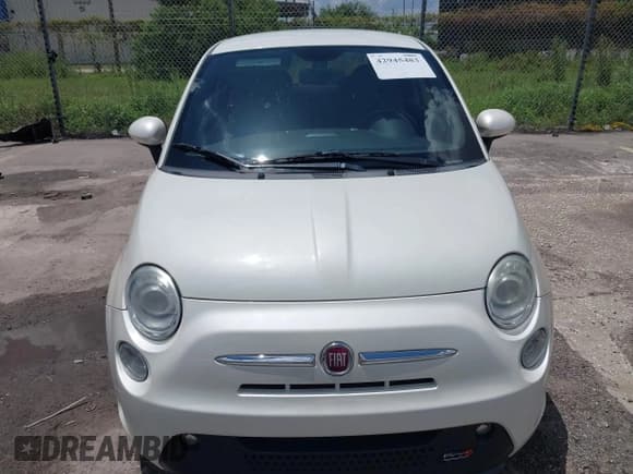 ✅ 2013 FIAT 500e • VIN: 3C3CFFGE0DT744775 • Lot: 43503951. Wystawiony na IAAI z przebiegiem 60 771 mil. Bezpłatny archiwum sprzedaży aukcyjnych z USA i szczegółowy raport historii pojazdu na DreamBid. Zdjęcie 10.