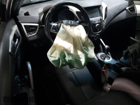 ✅ 2017 Hyundai Veloster • VIN: KMHTC6AD0HU316295 • Lot: 86703034. Wystawiony na Copart z przebiegiem 148 291 mil. Bezpłatny archiwum sprzedaży aukcyjnych z USA i szczegółowy raport historii pojazdu na DreamBid. Zdjęcie 8.