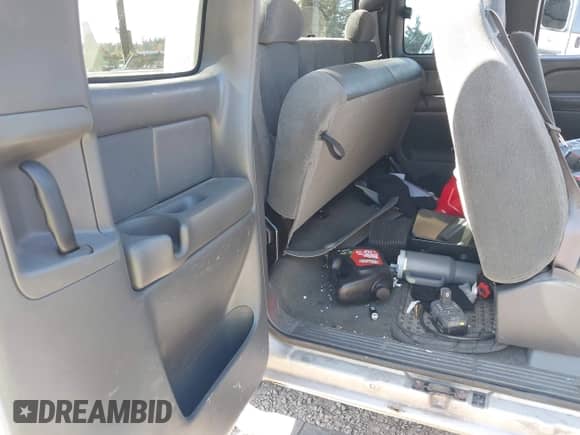 2004 Chevrolet Silverado 2500HD LS with VIN 1GCHK29294E264047, listed as a IAAI auction lot 43403009 with 138,810 mi miles and . Bid and sale history available at DreamBid. Image 8.