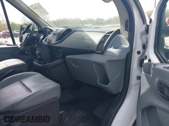 ✅ 2019 Ford Transit • VIN: 1FTBW2CM9KKB43845 • Lot: 42122503. Listed on IAAI with 124,037 mi. Free auction sales archive from the USA and detailed vehicle history report at DreamBid. Image 5.