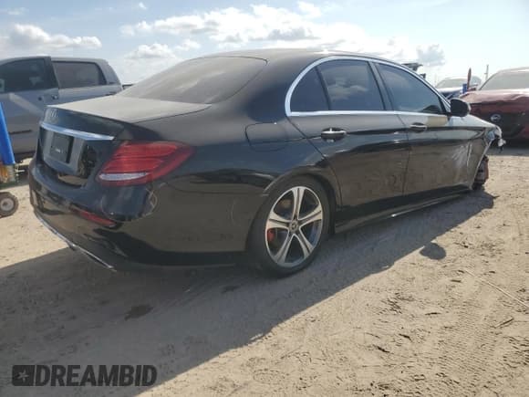 ✅ 2019 Mercedes-Benz E 300 • VIN: WDDZF4JB8KA577407 • Lot: 89868405. Listed on Copart with 195,469 mi. Free auction sales archive from the USA and detailed vehicle history report at DreamBid. Image 3.