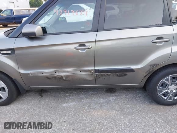 ✅ 2013 Kia Soul • VIN: KNDJT2A58D7623719 • Lot: 42913624. Wystawiony na IAAI z przebiegiem 103 579 mil. Bezpłatny archiwum sprzedaży aukcyjnych z USA i szczegółowy raport historii pojazdu na DreamBid. Zdjęcie 6.