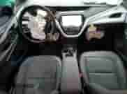 2021 Chevrolet Bolt EV Premier z VIN 1G1FZ6S03M4114176, wystawiony jako Copart lot #82215723 z przebiegiem 33 104 mil mil oraz . Historia ofert i sprzedaży dostępna na DreamBid. Obrazek 8.