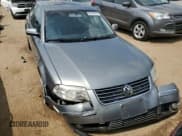 ✅ 2003 Volkswagen Passat GLS • VIN: WVWPH63B83P389277 • Lot: 66245594. Wystawiony na Copart z przebiegiem 108 579 mil. Bezpłatny archiwum sprzedaży aukcyjnych z USA i szczegółowy raport historii pojazdu na DreamBid. Zdjęcie 5.