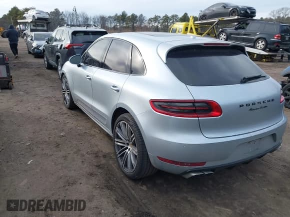 ✅ 2015 Porsche Macan Turbo • VIN: WP1AF2A57FLB96758 • Lot: 41585014. Listed on IAAI with 129,886 mi. Free auction sales archive from the USA and detailed vehicle history report at DreamBid. Image 3.