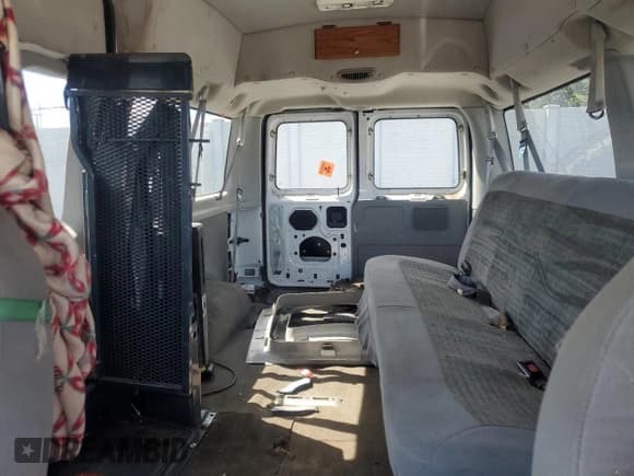 ✅ 2005 Ford Econoline Wagon XL • VIN: 1FBNE31S45HA58263 • Лот: 86313305. Опубликован ранее на Copart с пробегом Не указан. Бесплатный доступ к архиву аукционных продаж из США и подробный отчёт об истории автомобиля на DreamBid. Изображение 10.