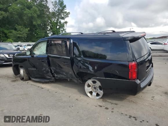 ✅ 2017 Chevrolet Suburban LT • VIN: 1GNSKHKC5HR360856 • Lot: 63503435. Wystawiony na Copart z przebiegiem 114 162 mil. Bezpłatny archiwum sprzedaży aukcyjnych z USA i szczegółowy raport historii pojazdu na DreamBid. Zdjęcie 2.