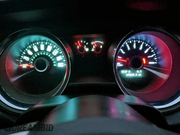 ✅ 2014 Ford Mustang V6 • VIN: 1ZVBP8AMXE5274365 • Лот: 93773655. Опубликован ранее на Copart с пробегом 125 628 миль. Бесплатный доступ к архиву аукционных продаж из США и подробный отчёт об истории автомобиля на DreamBid. Изображение 8.