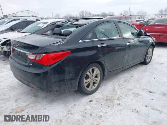 2012 Hyundai Sonata SE with VIN 5NPEC4AC9CH476283, listed as a IAAI auction lot 41354339 with 121,898 mi miles and . Bid and sale history available at DreamBid. Image 4.