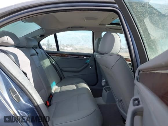 ✅ 2004 BMW 3 Series 325i • VIN: WBAAZ33434KP83350 • Lot: 41993657. Listed on IAAI with 123,867 mi. Free auction sales archive from the USA and detailed vehicle history report at DreamBid. Image 8.