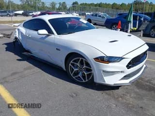✅ 2020 Ford Mustang GT Premium • VIN: 1FA6P8CF9L5189281 • Lot: 43472434. Wystawiony na IAAI z przebiegiem 21 562 mil. Bezpłatny archiwum sprzedaży aukcyjnych z USA i szczegółowy raport historii pojazdu na DreamBid. Zdjęcie 1.