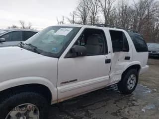 ✅ 2003 Chevrolet Blazer LS • VIN: 1GNDT13X33K129132 • Lot: 40646211. Wystawiony na IAAI z przebiegiem 172 832 mil. Bezpłatny archiwum sprzedaży aukcyjnych z USA i szczegółowy raport historii pojazdu na DreamBid. Zdjęcie 6.