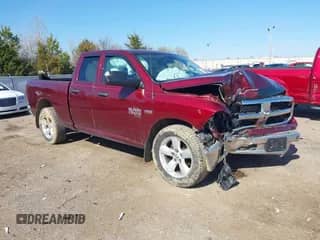 2021 Ram 1500 Tradesman z VIN 1C6RR6FT1MS578532, wystawiony jako IAAI lot #41753880 z przebiegiem 81 213 mil mil oraz . Historia ofert i sprzedaży dostępna na DreamBid. Obrazek 1.