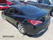✅ 2014 Hyundai Genesis Coupe 2.0T • VIN: KMHHT6KD9EU115057 • Lot: 42609807. Wystawiony na IAAI z przebiegiem 73 207 mil. Bezpłatny archiwum sprzedaży aukcyjnych z USA i szczegółowy raport historii pojazdu na DreamBid. Zdjęcie 3.