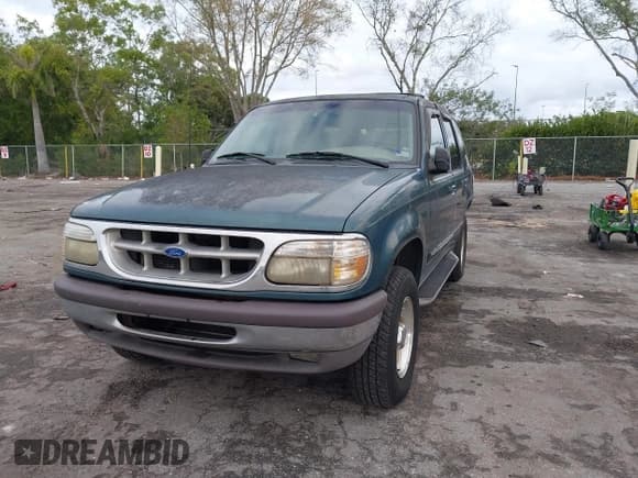 ✅ 1997 Ford Explorer XLT • VIN: 1FMDU32P3VZB34002 • Lot: 41620592. Wystawiony na IAAI z przebiegiem 227 461 mil. Bezpłatny archiwum sprzedaży aukcyjnych z USA i szczegółowy raport historii pojazdu na DreamBid. Zdjęcie 12.