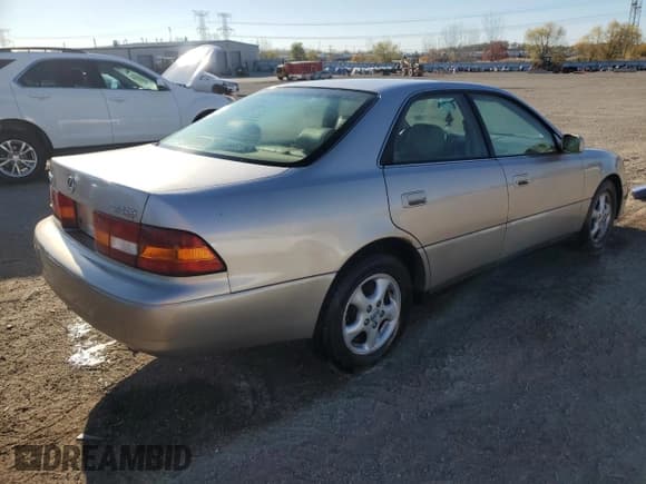 ✅ 1998 Lexus ES 300 • VIN: JT8BF28G0W5020196 • Lot: 91077155. Listed on Copart with 111,743 mi. Free auction sales archive from the USA and detailed vehicle history report at DreamBid. Image 3.
