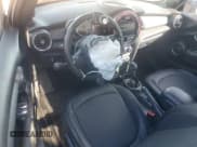 ✅ 2017 MINI Convertible Cooper • VIN: WMWWG5C58H3C20183 • Lot: 92155665. Wystawiony na Copart z przebiegiem 70 166 mil. Bezpłatny archiwum sprzedaży aukcyjnych z USA i szczegółowy raport historii pojazdu na DreamBid. Zdjęcie 8.