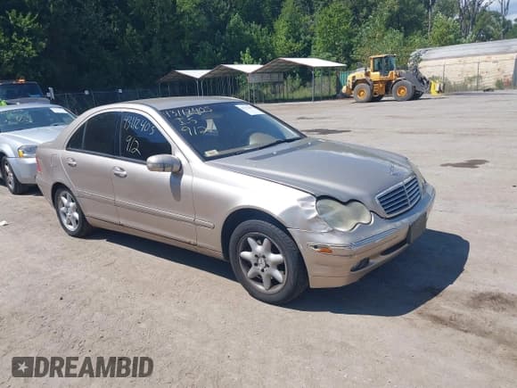 ✅ 2002 Mercedes-Benz C 230/260/280/320 • VIN: WDBRF64J42F195787 • Lot: 43112405. Wystawiony na IAAI z przebiegiem 166 266 mil. Bezpłatny archiwum sprzedaży aukcyjnych z USA i szczegółowy raport historii pojazdu na DreamBid. Zdjęcie 1.