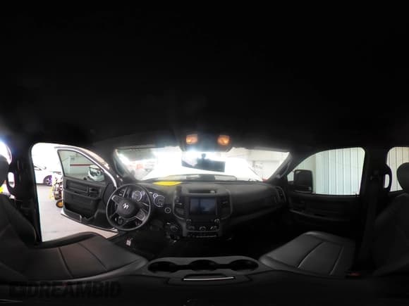 ✅ 2024 Ram 2500 Tradesman • VIN: 3C6UR5CJ4RG267621 • Lot: 42442525. Wystawiony na IAAI z przebiegiem 9 929 mil. Bezpłatny archiwum sprzedaży aukcyjnych z USA i szczegółowy raport historii pojazdu na DreamBid. Zdjęcie 19.