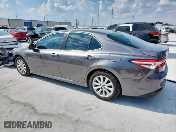 2019 Toyota Camry LE z VIN 4T1B11HK7KU815143, wystawiony jako Copart lot #69475835 z przebiegiem 122 992 mil mil oraz Szkoda całkowita • Salvage title. Historia ofert i sprzedaży dostępna na DreamBid. Obrazek 2.