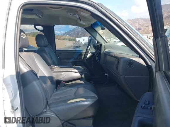 ✅ 2007 Chevrolet Silverado 2500HD LT1 • VIN: 1GCHK23D67F160348 • Lot: 43269127. Wystawiony na IAAI z przebiegiem 179 920 mil. Bezpłatny archiwum sprzedaży aukcyjnych z USA i szczegółowy raport historii pojazdu na DreamBid. Zdjęcie 5.