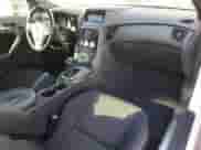 2013 Hyundai Genesis Coupe R-Spec с VIN KMHHT6KD7DU108039, выставлен на аукционе Copart как лот 89102755 с пробегом 53 403 миль миль и Списание • Salvage title. История ставок и продаж доступна на DreamBid. Изображение 8.