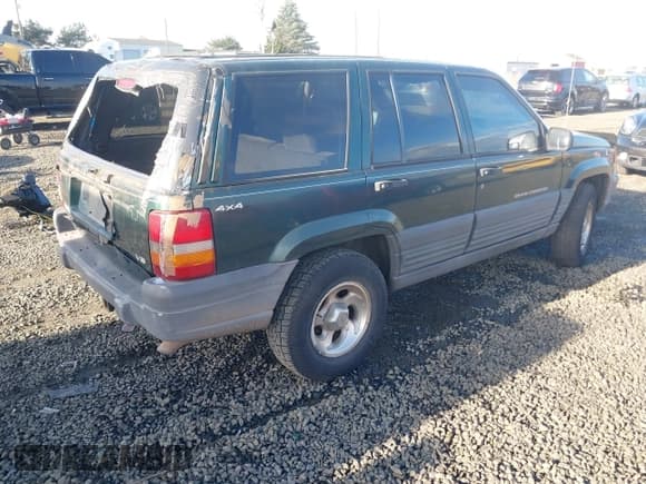 ✅ 1996 Jeep Grand Cherokee Laredo • VIN: 1J4GZ58Y4TC282507 • Lot: 43821297. Wystawiony na IAAI z przebiegiem 240 772 mil. Bezpłatny archiwum sprzedaży aukcyjnych z USA i szczegółowy raport historii pojazdu na DreamBid. Zdjęcie 4.