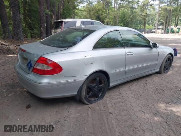 ✅ 2007 Mercedes-Benz CLK 350 • VIN: WDBTJ56HX7F209756 • Lot: 43512696. Listed on IAAI with 156,704 mi. Free auction sales archive from the USA and detailed vehicle history report at DreamBid. Image 4.