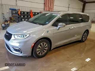 ✅ 2022 Chrysler Pacifica Hybrid Limited • VIN: 2C4RC1S73NR148073 • Lot: 92445215. Wystawiony na Copart z przebiegiem 48 277 mil. Bezpłatny archiwum sprzedaży aukcyjnych z USA i szczegółowy raport historii pojazdu na DreamBid. Zdjęcie 1.