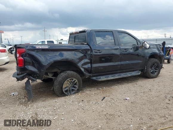 ✅ 2022 Chevrolet Silverado 1500 LT Trail Boss • VIN: 3GCUDFET1NG646193 • Lot: 62421255. Wystawiony na Copart z przebiegiem 32 343 mil. Bezpłatny archiwum sprzedaży aukcyjnych z USA i szczegółowy raport historii pojazdu na DreamBid. Zdjęcie 3.
