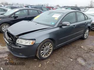 ✅ 2010 Volvo S40 • VIN: YV1390MS0A2486372 • Lot: 43743622. Listed on IAAI with 117,298 mi. Free auction sales archive from the USA and detailed vehicle history report at DreamBid. Image 2.