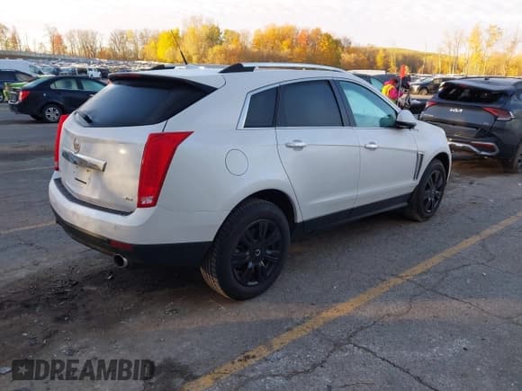 ✅ 2014 Cadillac SRX Luxury Collection • VIN: 3GYFNEE3XES523709 • Lot: 43615960. Wystawiony na IAAI z przebiegiem 137 592 mil. Bezpłatny archiwum sprzedaży aukcyjnych z USA i szczegółowy raport historii pojazdu na DreamBid. Zdjęcie 4.