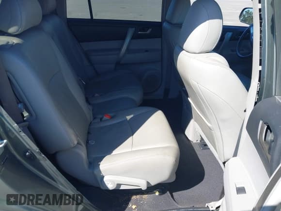 ✅ 2013 Toyota Highlander SE • VIN: 5TDZK3EH9DS103583 • Лот: 43472460. Опубликован ранее на IAAI с пробегом 105 782 миль. Бесплатный доступ к архиву аукционных продаж из США и подробный отчёт об истории автомобиля на DreamBid. Изображение 8.