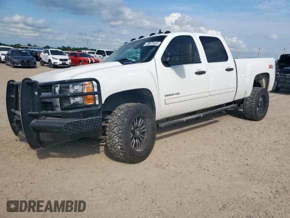 ✅ 2010 Chevrolet Silverado 2500HD LT • VIN: 1GC4KXBG9AF148595 • Лот: 59673455. Опубликован ранее на Copart с пробегом 208 076 миль. Бесплатный доступ к архиву аукционных продаж из США и подробный отчёт об истории автомобиля на DreamBid. Изображение 1.