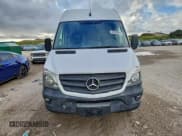 ✅ 2016 Mercedes-Benz Sprinter Cargo Worker • VIN: WD3PE8CD6GP195935 • Lot: 94708035. Wystawiony na Copart z przebiegiem 184 232 mil. Bezpłatny archiwum sprzedaży aukcyjnych z USA i szczegółowy raport historii pojazdu na DreamBid. Zdjęcie 5.