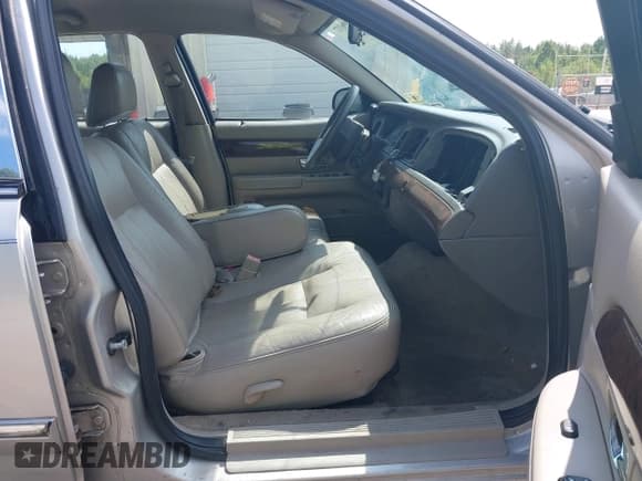 ✅ 2006 Mercury Grand Marquis GS • VIN: 2MEFM74V66X612399 • Lot: 42996117. Listed on IAAI with 108,596 mi. Free auction sales archive from the USA and detailed vehicle history report at DreamBid. Image 5.