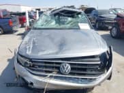 ✅ 2023 Volkswagen Tiguan SE R-Line Black • VIN: 3VVCB7AX0PM062647 • Lot: 43512995. Wystawiony na IAAI z przebiegiem 34 220 mil. Bezpłatny archiwum sprzedaży aukcyjnych z USA i szczegółowy raport historii pojazdu na DreamBid. Zdjęcie 13.