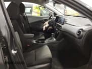 ✅ 2021 Hyundai Kona SE • VIN: KM8K12AA3MU642246 • Лот: 41459938. Опубликован ранее на IAAI с пробегом 87 123 миль. Бесплатный доступ к архиву аукционных продаж из США и подробный отчёт об истории автомобиля на DreamBid. Изображение 5.