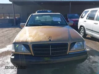 ✅ 1994 Mercedes-Benz 200 220 • VIN: WDBHA22E7RF065490 • Lot: 41670467. Wystawiony na IAAI z przebiegiem Nie podano. Bezpłatny archiwum sprzedaży aukcyjnych z USA i szczegółowy raport historii pojazdu na DreamBid. Zdjęcie 6.