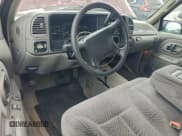 ✅ 1996 Chevrolet Silverado 1500 • VIN: 1GCEK19R4TE215153 • Лот: 94537825. Опубликован ранее на Copart с пробегом 184 351 миль. Бесплатный доступ к архиву аукционных продаж из США и подробный отчёт об истории автомобиля на DreamBid. Изображение 8.