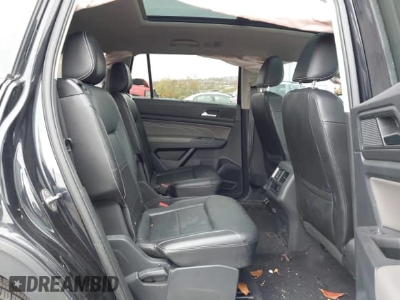 ✅ 2021 Volkswagen Atlas SE • VIN: 1V2RR2CA7MC579570 • Lot: 43575843. Listed on IAAI with 55,959 mi. Free auction sales archive from the USA and detailed vehicle history report at DreamBid. Image 8.