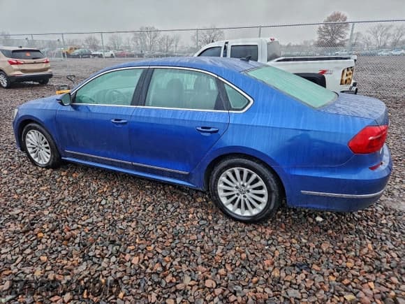 ✅ 2016 Volkswagen Passat SE • VIN: 1VWBT7A31GC008888 • Lot: 93371415. Wystawiony na Copart z przebiegiem 181 638 mil. Bezpłatny archiwum sprzedaży aukcyjnych z USA i szczegółowy raport historii pojazdu na DreamBid. Zdjęcie 2.