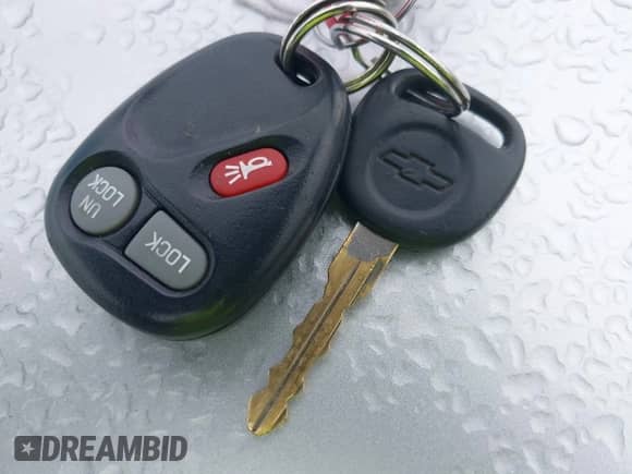 2007 Chevrolet Silverado 1500 LT1 z VIN 1GCEC19V67Z104435, wystawiony jako IAAI lot #43463939 z przebiegiem 203 245 mil mil oraz . Historia ofert i sprzedaży dostępna na DreamBid. Obrazek 11.