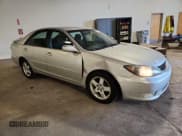 ✅ 2005 Toyota Camry XLE • VIN: 4T1BE32K95U961010 • Lot: 91620035. Wystawiony na Copart z przebiegiem 241 323 mil. Bezpłatny archiwum sprzedaży aukcyjnych z USA i szczegółowy raport historii pojazdu na DreamBid. Zdjęcie 4.