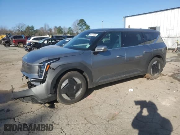 ✅ 2024 Kia EV9 Light Long Range • VIN: KNDAB5S15R6028422 • Lot: 48371025. Wystawiony na Copart z przebiegiem 6 580 mil. Bezpłatny archiwum sprzedaży aukcyjnych z USA i szczegółowy raport historii pojazdu na DreamBid. Zdjęcie 1.