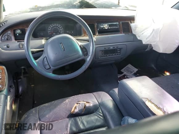✅ 2000 Lincoln Town Car Executive • VIN: 1LNHM81W2YY903199 • Lot: 56205045. Listed on Copart with Not provided. Free auction sales archive from the USA and detailed vehicle history report at DreamBid. Image 8.